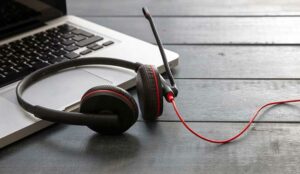 headset with red lead