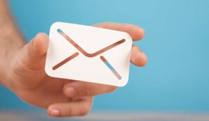 holding email icon