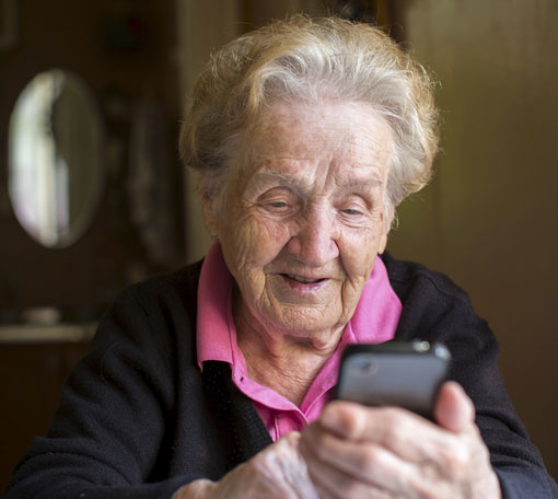 elderly-woman-smartphone-510