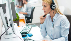 A picture of a contact centre agent looking at a desktop