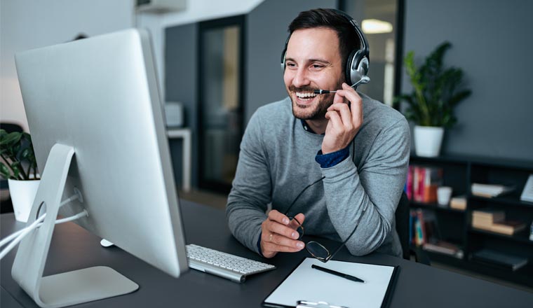 A picture of an agent speaking to agent with a headset