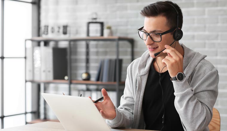 A picture of a call centre agent talking to a customer