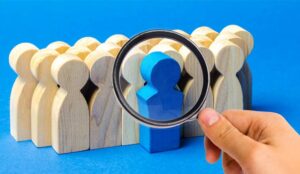 A picture of a magnifying glass selecting a blue wooden object