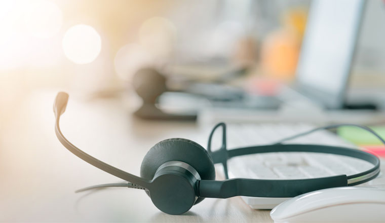 A picture of a headset next to a keyboard and mouse