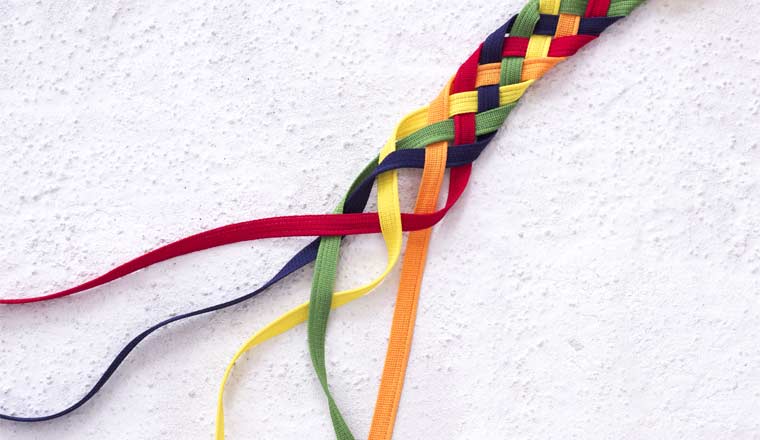 A plait of five colours of lace