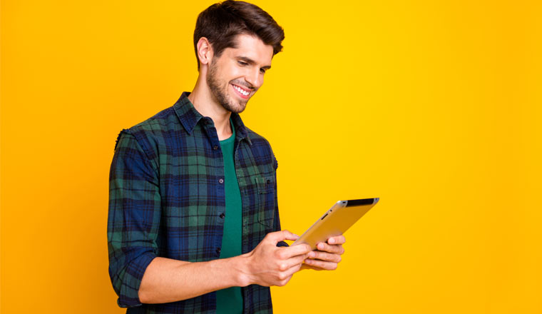 A picture of a person holding a tablet