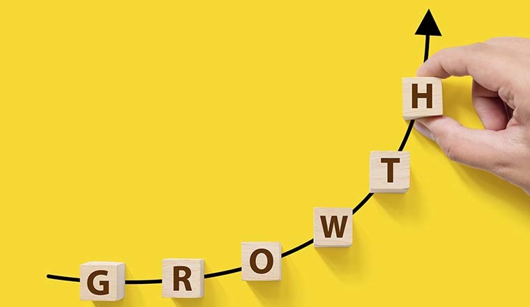 Cubes with the word growth on arrow showing increase