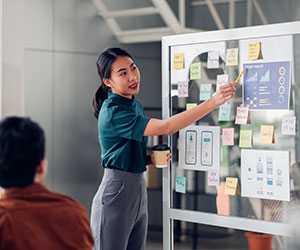 Person explaining something with a whiteboard presentation