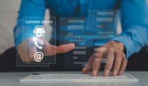 Hand pointing at virtual customer service - omnichannel customer service